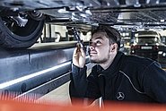 Découvre le métier de mécanicien/ne en maintenance d’automobiles CFC: prérequis, situation de travail, salaire d’apprentissage, formation et Mercedes-Benz en tant qu’employeur.